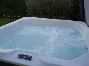 Romeo Cottage - Sleeps 5 - Private Hot Tub & Garden